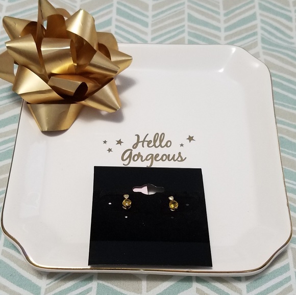 Lovely 10K gold heart and citrine studs - Picture 2 of 5